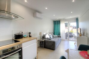 Interior - Vrbo Property (ALATA)