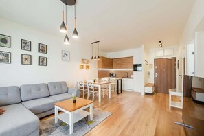 TV, offices - Cozy Apartment Near the Beach | Parking | Balcony (Pogorzelica)