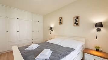 Iron/ironing board, WiFi, bed sheets