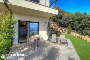 Outdoor dining - Vrbo Property (AJACCIO)