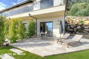 Outdoor dining - Vrbo Property (AJACCIO)