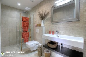 Bathroom - Vrbo Property (AJACCIO)