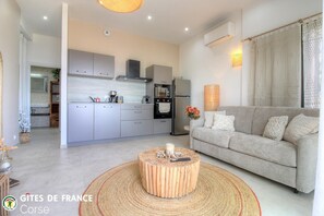 Living area - Vrbo Property (AJACCIO)