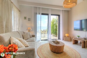 Living area - Vrbo Property (AJACCIO)