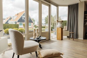 Interior - Charming 4-person villa with spacious terrace at the inner marina (Heeg)
