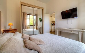 Room - Vrbo Property (SANTA REPARATA DI BALAGNA)
