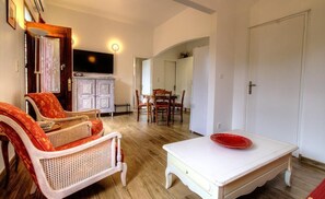 Living area - Vrbo Property (SANTA REPARATA DI BALAGNA)
