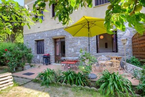 Outdoor dining - Vrbo Property (SANTA REPARATA DI BALAGNA)