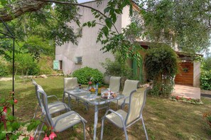 Outdoor dining - Vrbo Property (AJACCIO)