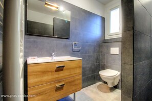 Bathroom - Vrbo Property (CASAGLIONE)