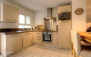 Private kitchen - Vrbo Property (VENACO)