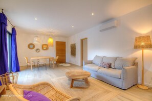 Living area - Vrbo Property (SPELONCATO)