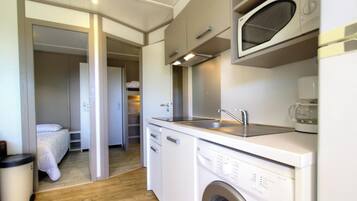 Fridge, microwave
