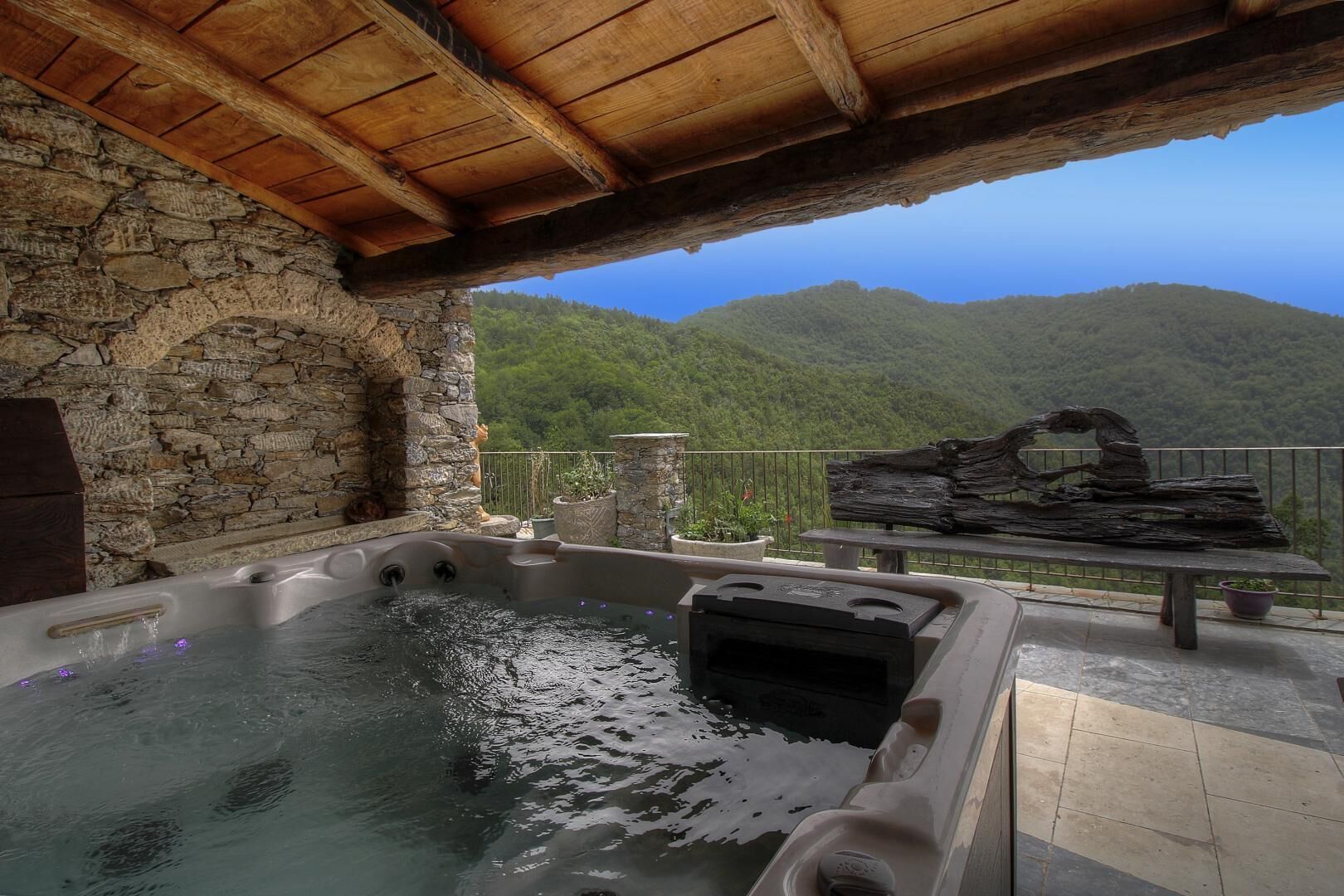 Outdoor spa tub