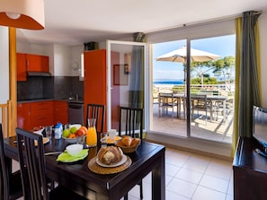 Apartment | Dining - Seaside Apartment for 4 in Var (Six-Fours-les-Plages)