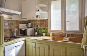 Private kitchen - Vrbo Property (BELGODERE)