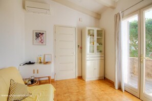 Living area - Vrbo Property (BELGODERE)
