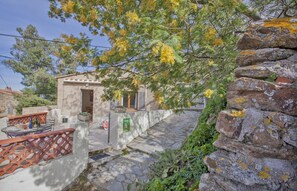 Outdoor dining - Vrbo Property (BELGODERE)