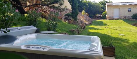 Bain à remous extérieur