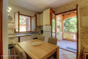 Private kitchen - Vrbo Property (SAGONE)