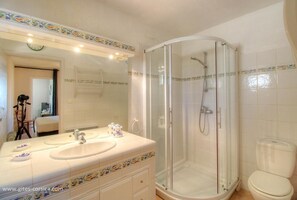 Bathroom - Vrbo Property (SARI D'ORCINO)
