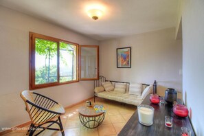 Living area - Vrbo Property (SARI D'ORCINO)