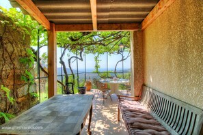 Outdoor dining - Vrbo Property (SARI D'ORCINO)