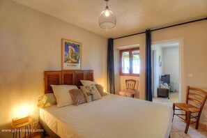 Room - Vrbo Property (SARI D'ORCINO)
