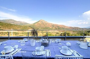 Outdoor dining - Vrbo Property (TRALONCA)