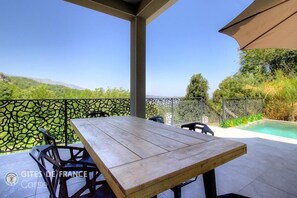 Outdoor dining - Vrbo Property (VALLECALLE)