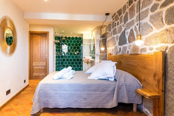 Room - Vrbo Property (OLMETO)