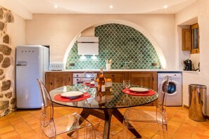 Private kitchen - Vrbo Property (OLMETO)