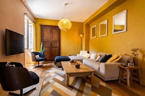 Living area - Vrbo Property (SANTO PIETRO DI TENDA)