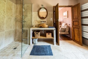 Bathroom - Vrbo Property (SANTO PIETRO DI TENDA)