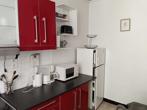 Coffee/tea maker, fridge, microwave, oven - Apartment 1, near downtown and the thermal baths. Pets are allowed. (La Bourboule)