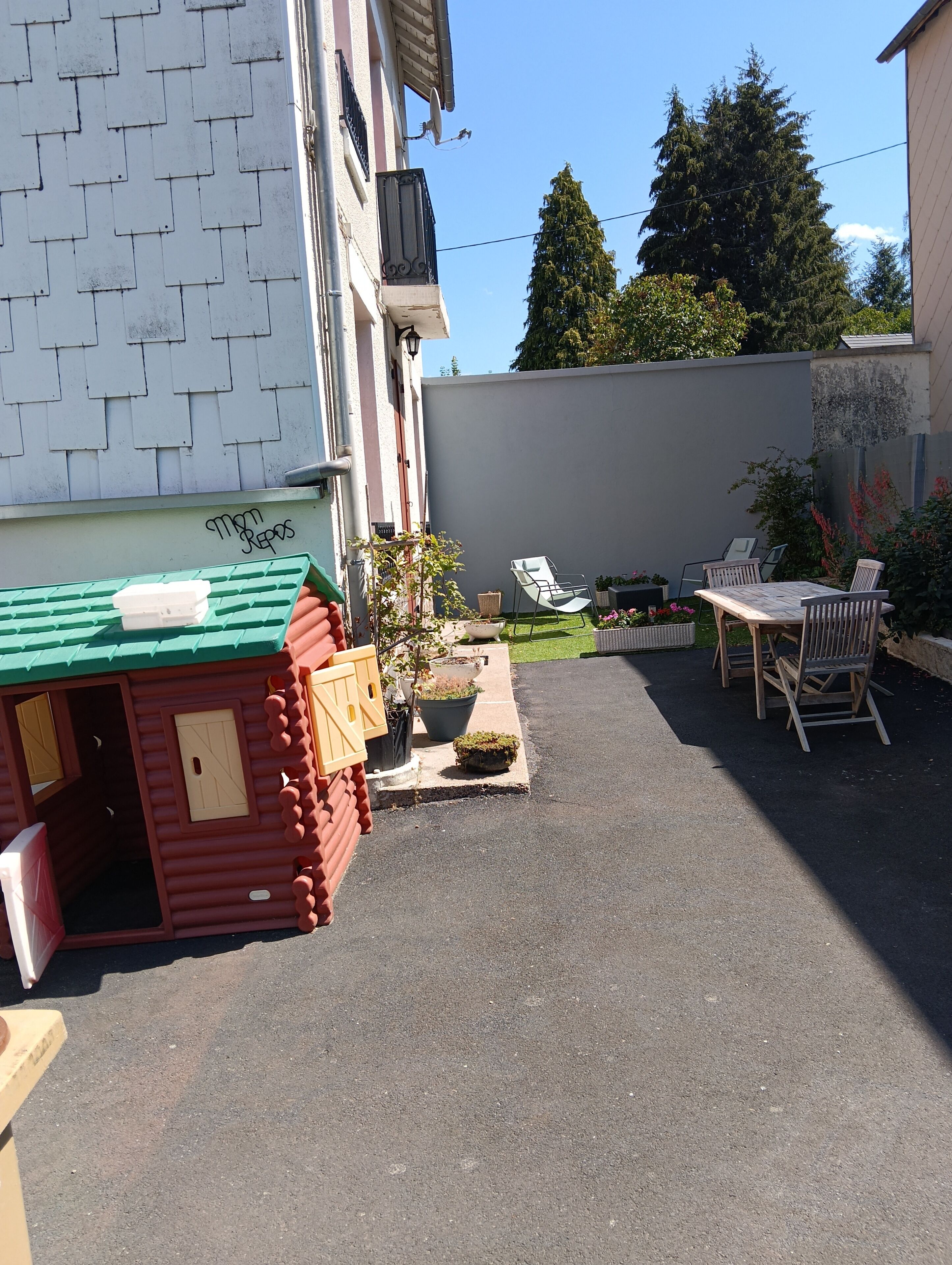 屋外ダイニングエリア