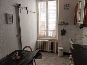 Coffee/tea maker, fridge, microwave, oven - Apartment 1, near downtown and the thermal baths. Pets are allowed. (La Bourboule)