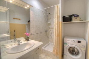Bathroom - Vrbo Property (SAN GAVINO DI CARBINI)