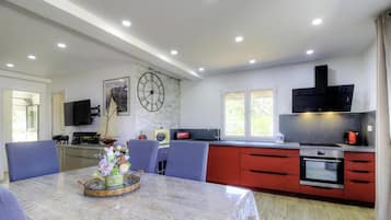 Fridge, microwave, oven, dishwasher