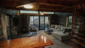 Deluxe Suite, Balcony, Sea View | Living area