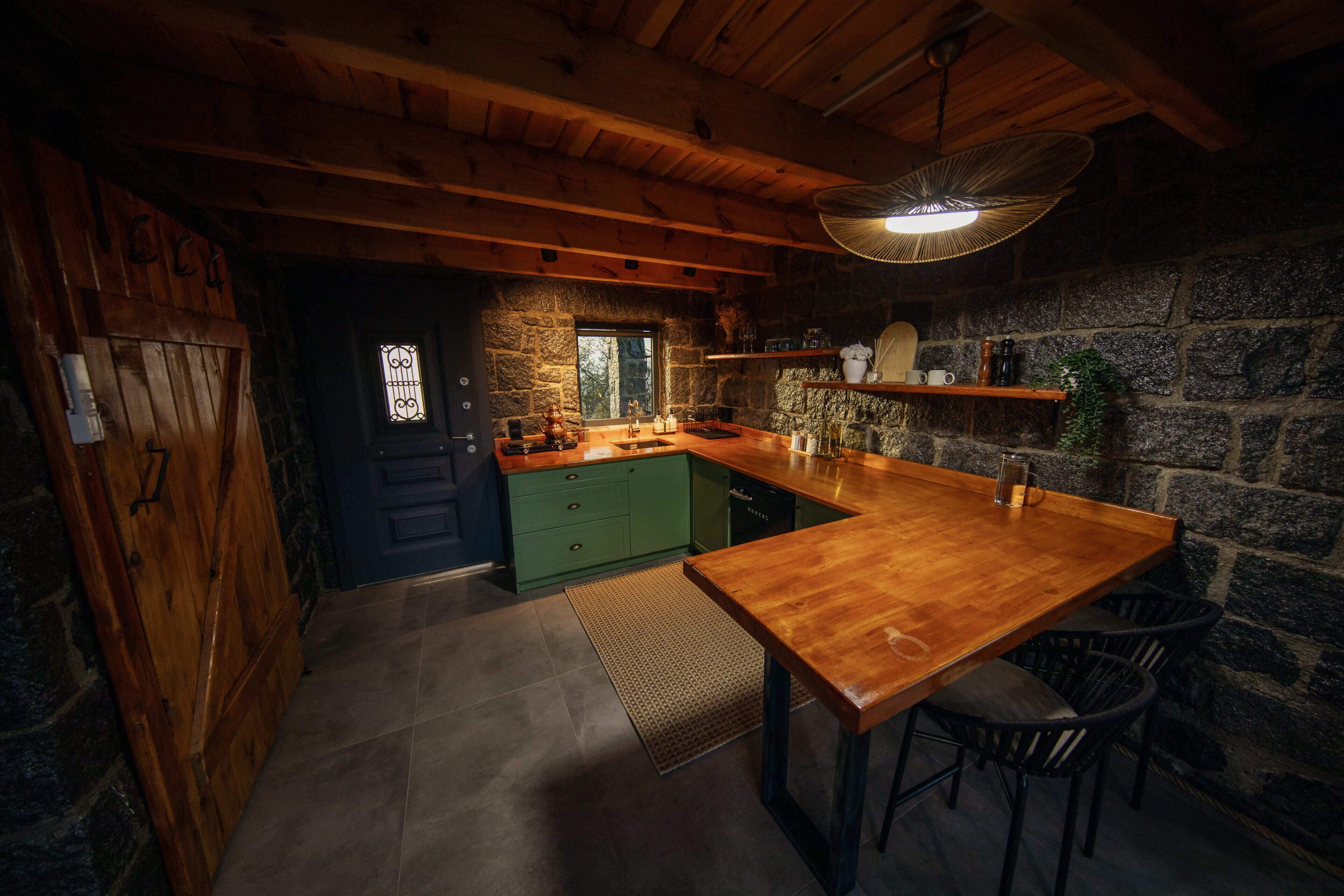 Deluxe Suite, Balcony, Sea View | Private kitchen | Mini-fridge, cookware/dishes/utensils