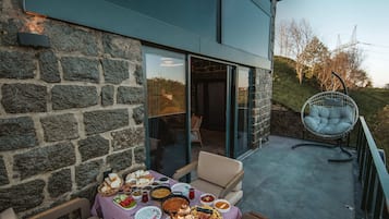 Deluxe Villa, Balcony | Tempat makan luar