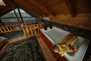Deluxe Suite, Balcony, Sea View | Indoor spa tub