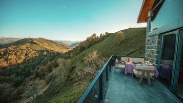 Deluxe Villa, Balcony | Outdoor dining