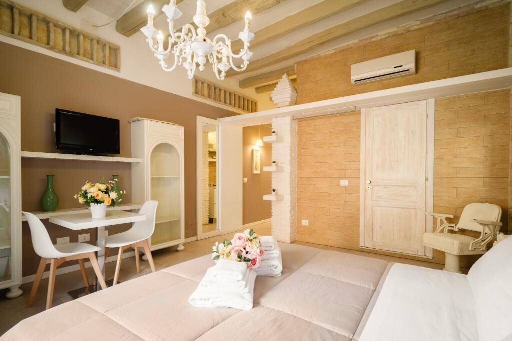Superior Studio, City View | Iron/ironing board, WiFi (free)