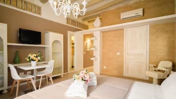 Superior Studio, City View | Iron/ironing board, WiFi (free)