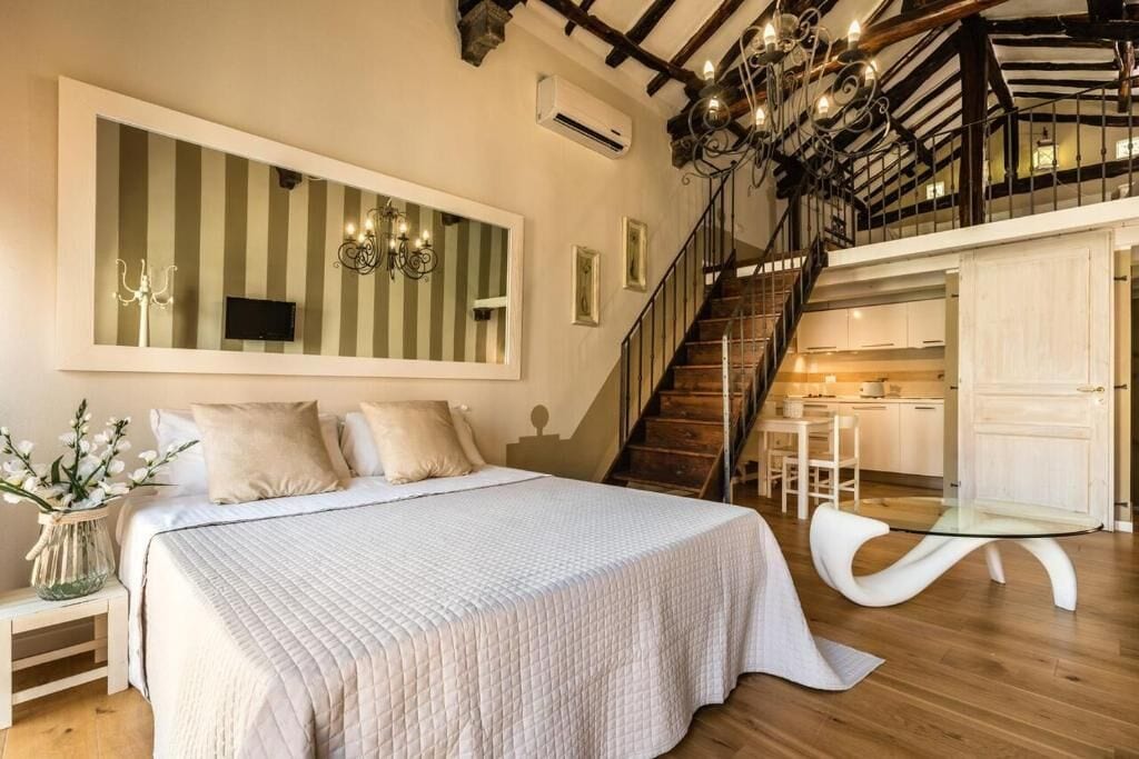 Comfort Duplex, Balcony, City View | Iron/ironing board, free WiFi