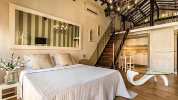 Comfort Duplex, Balcony, City View | Iron/ironing board, free WiFi