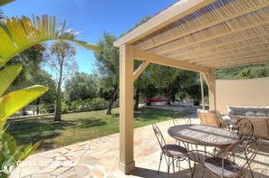 Outdoor dining - Vrbo Property (CARGESE)