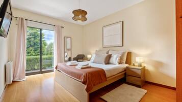 Caja de seguridad en la habitación, wifi gratis y ropa de cama